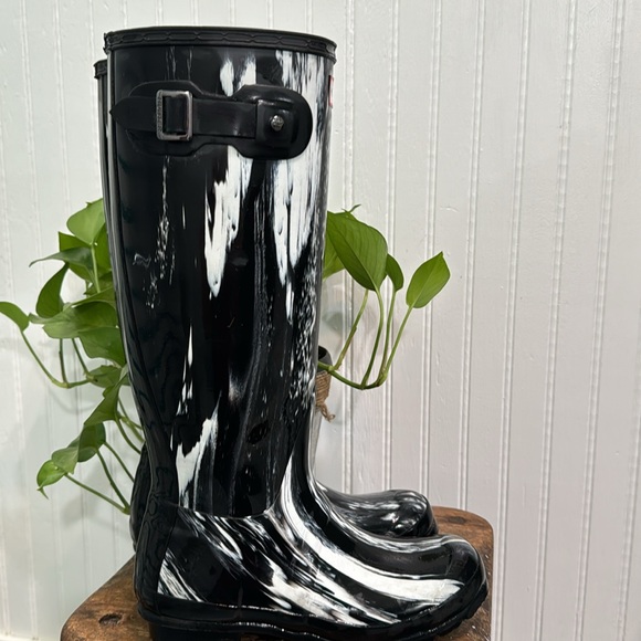 Hunter boots tall, black and white marbled rain boots - Picture 3 of 5